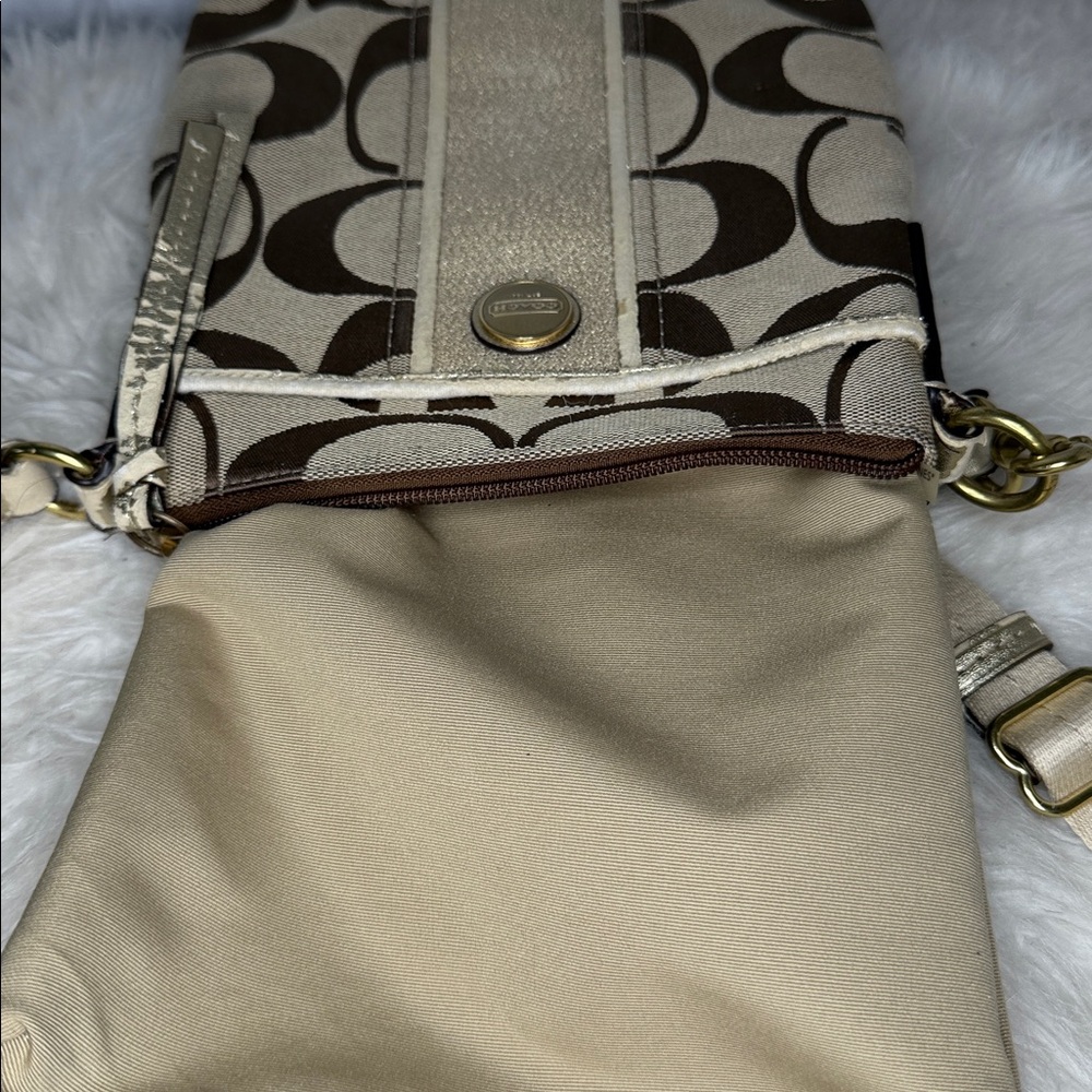 Coach tay and Brown Crossbody bag some rubbing on zipper pull gold tassel - Picture 13 of 15